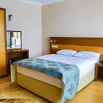Perla 3*